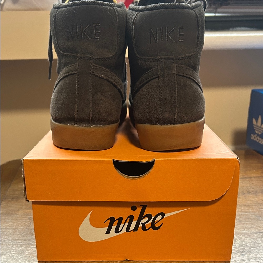 Nike Blazer Mid '77 Suede Black Sneakers - Picture 3 of 3